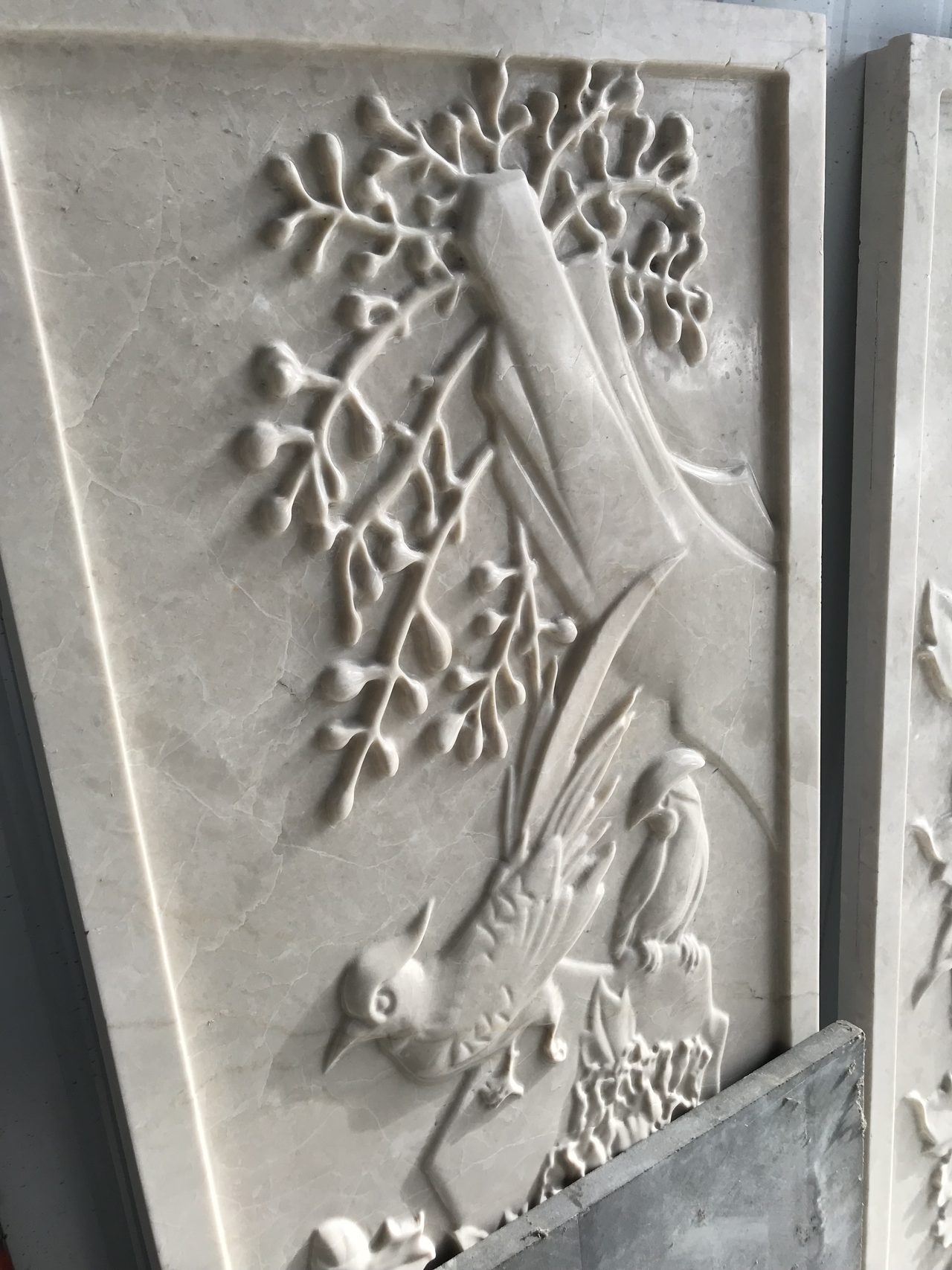 白大理石の花鳥彫刻